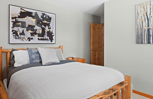 MODERN 4,500 sqft Ski Chalet: 5 Br + 6 Ba | Pool Table | Pool + PRIVATE Hot Tub - Foto 10