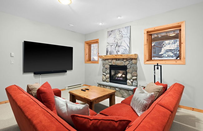 MODERN 4,500 sqft Ski Chalet: 5 Br + 6 Ba | Pool Table | Pool + PRIVATE Hot Tub - Foto 28