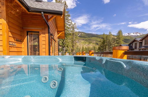 Photo 39 - MODERN 4,500 sqft Ski Chalet: 5 Br + 6 Ba | Pool Table | Pool + PRIVATE Hot Tub