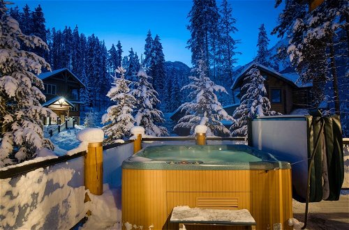 Foto 36 - MODERN 4,500 sqft Ski Chalet: 5 Br + 6 Ba | Pool Table | Pool + PRIVATE Hot Tub