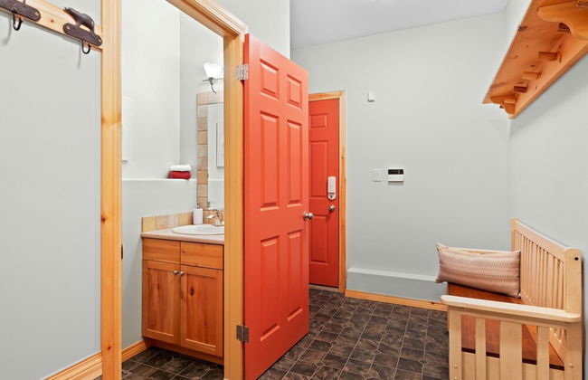 MODERN 4,500 sqft Ski Chalet: 5 Br + 6 Ba | Pool Table | Pool + PRIVATE Hot Tub - Foto 49