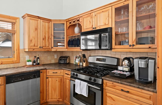 MODERN 4,500 sqft Ski Chalet: 5 Br + 6 Ba | Pool Table | Pool + PRIVATE Hot Tub - Foto 19