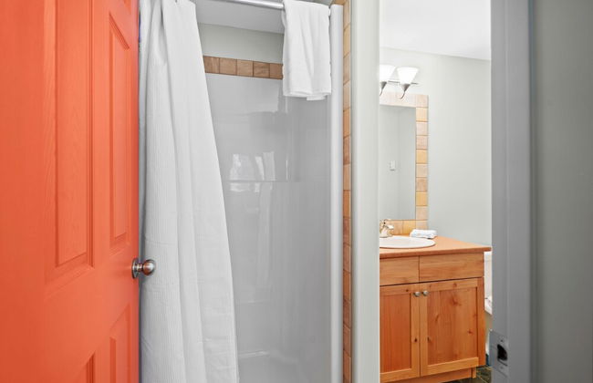 MODERN 4,500 sqft Ski Chalet: 5 Br + 6 Ba | Pool Table | Pool + PRIVATE Hot Tub - Foto 47