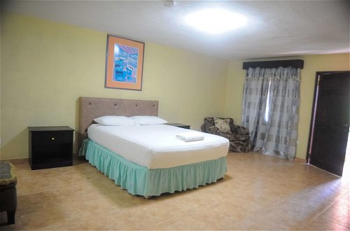 Foto 3 - Rooms On the Hip Strip - Montego Bay