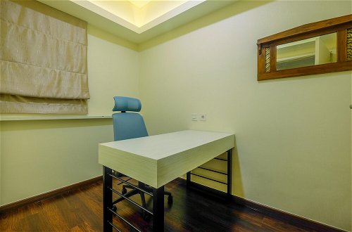 Foto 5 - New Furnished and Minimalist 2BR + 1 Office Room at Meikarta Apartment