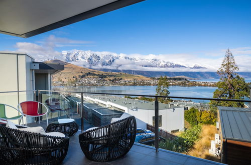 Foto 15 - Modern Queenstown Apartment & Great Lake Views