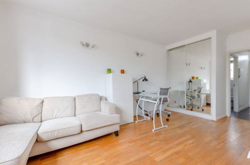 Photo 15 - Bright 1 Bedroom Apartment in Between Fulham and Chelsea