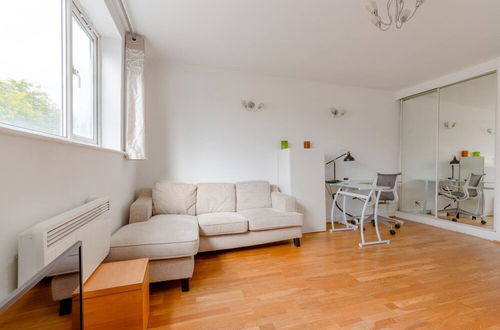 Photo 16 - Bright 1 Bedroom Apartment in Between Fulham and Chelsea