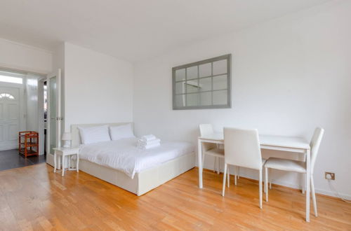 Photo 8 - Bright 1 Bedroom Apartment in Between Fulham and Chelsea