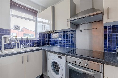 Photo 12 - Bright 1 Bedroom Apartment in Between Fulham and Chelsea