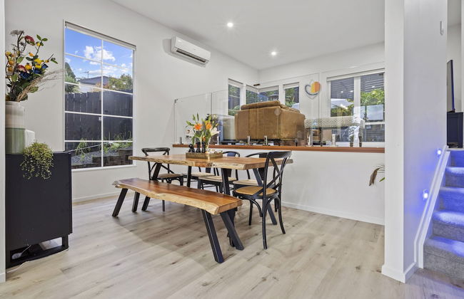 High-end Modern Villa Spa Pool & Views - Photo 13