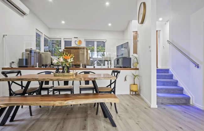 High-end Modern Villa Spa Pool & Views - Photo 15