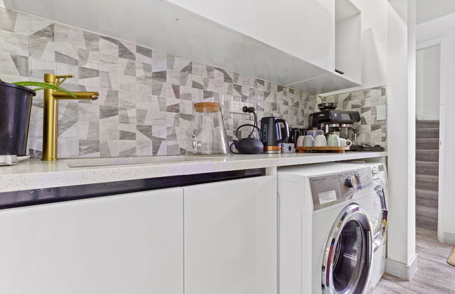 High-end Modern Villa Spa Pool & Views - Photo 32