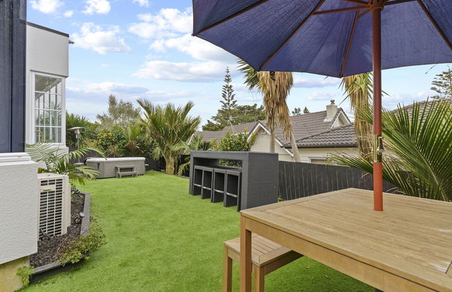 High-end Modern Villa Spa Pool & Views - Photo 45