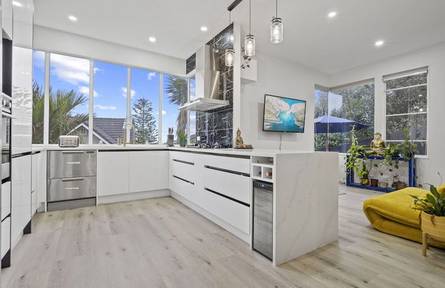 High-end Modern Villa Spa Pool & Views - Photo 19