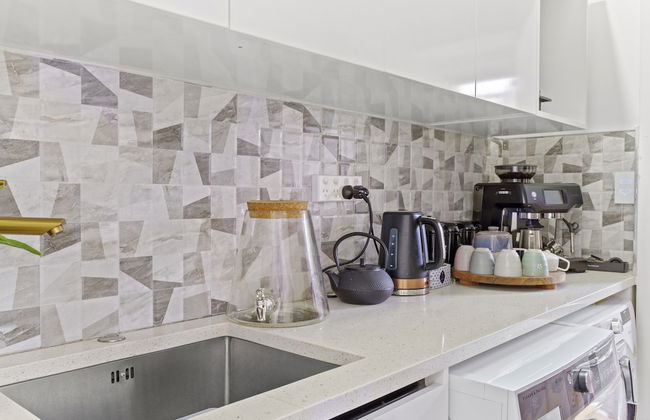 High-end Modern Villa Spa Pool & Views - Photo 21