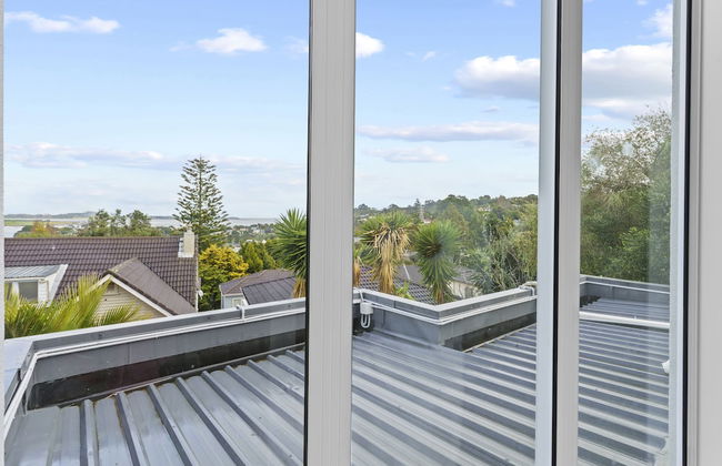 High-end Modern Villa Spa Pool & Views - Photo 30