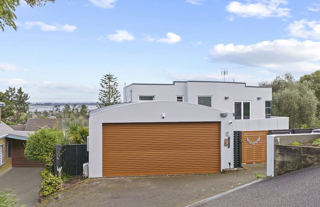 High-end Modern Villa Spa Pool & Views - Photo 48