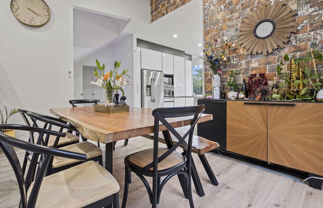 High-end Modern Villa Spa Pool & Views - Photo 17