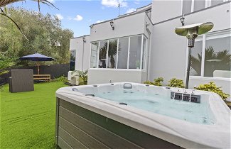 Foto 1 - High-end Modern Villa Spa Pool & Views