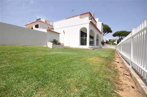 Foto 23 - Spacious 4 Bedroom Villa Located in its own Grounds, With Private Pool and Bbq