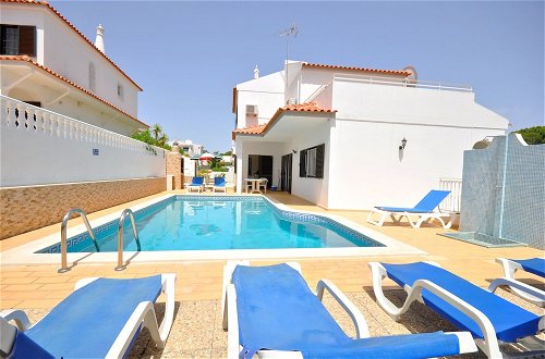 Photo 13 - Spacious 4 Bedroom Villa Located in its own Grounds, With Private Pool and Bbq