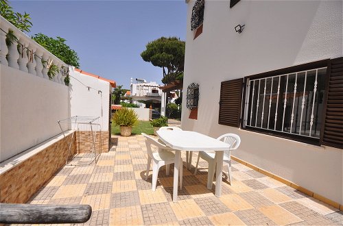 Foto 20 - Spacious 4 Bedroom Villa Located in its own Grounds, With Private Pool and Bbq