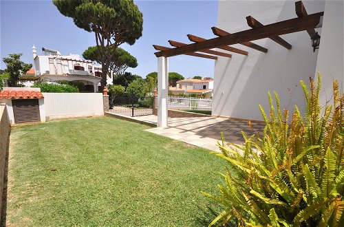 Foto 21 - Spacious 4 Bedroom Villa Located in its own Grounds, With Private Pool and Bbq