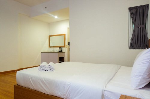 Photo 3 - Azalea Suites Cikarang Studio Apartment with Bathtub