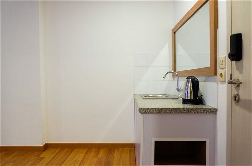 Foto 6 - Azalea Suites Cikarang Studio Apartment with Bathtub