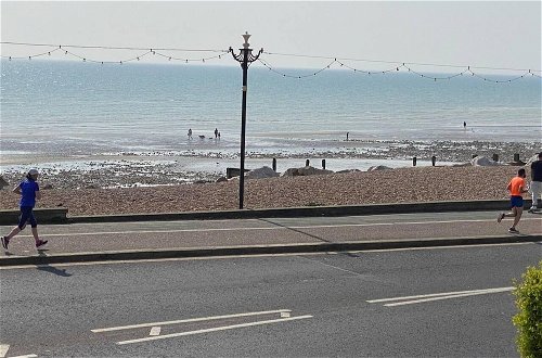 Photo 28 - Worthing Beach 180 - 2 bed Seafront With Parking