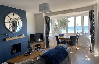 Photo 1 - Worthing Beach 180 - 2 bed Seafront With Parking