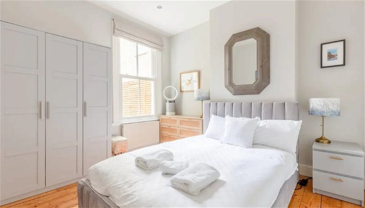 Foto 1 - Stylish 1 Bedroom Apartment in Nine Elms With Garden