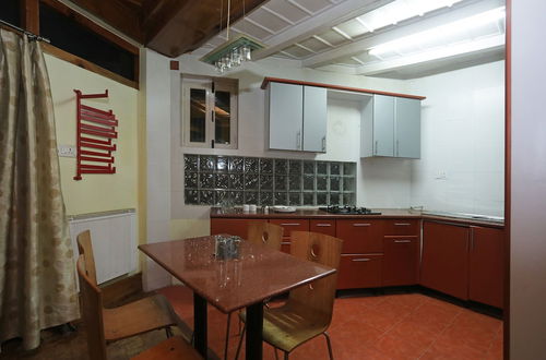 Foto 10 - OYO 14300 Home Pleasant 3BHK Mount View Cottage, Prini