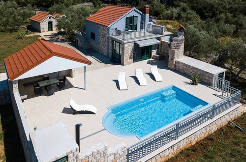 Photo 54 - Villa With the Pool Near Vela Luka