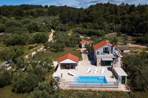 Photo 57 - Villa With the Pool Near Vela Luka