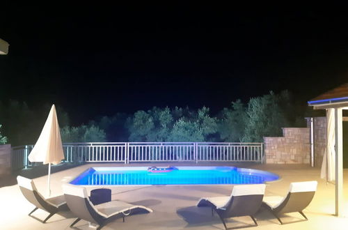 Foto 31 - Villa With the Pool Near Vela Luka