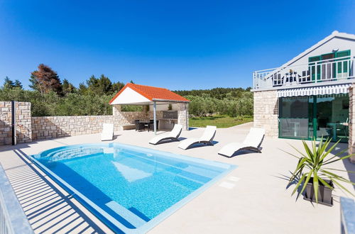 Photo 23 - Villa With the Pool Near Vela Luka