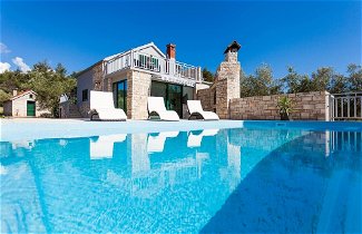 Foto 1 - Villa With the Pool Near Vela Luka