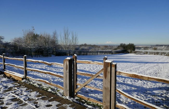 Super Spacious Barn Conversion With Free Wifi, Netflix Fireplace - Photo 55