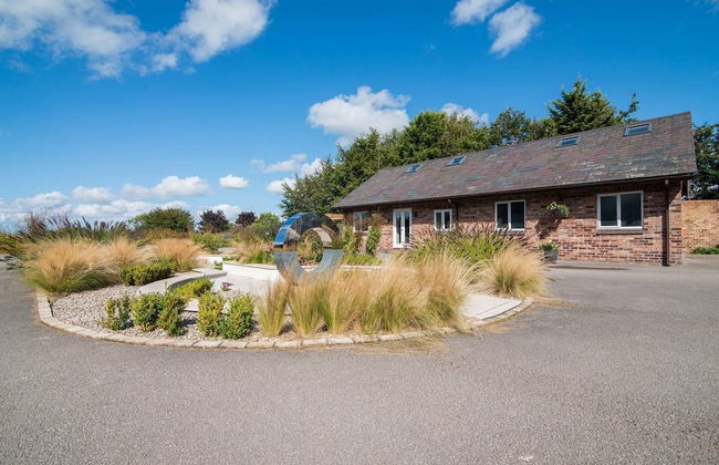 Super Spacious Barn Conversion With Free Wifi, Netflix Fireplace - Photo 32