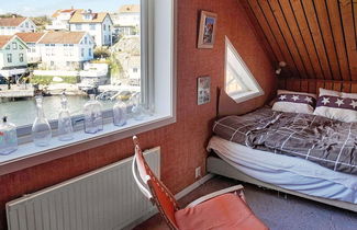 Photo 2 - 6 Person Holiday Home in Gullholmen