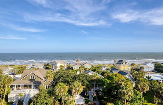 Photo 2 - Red Maple by Avantstay Walk to Folly Beach