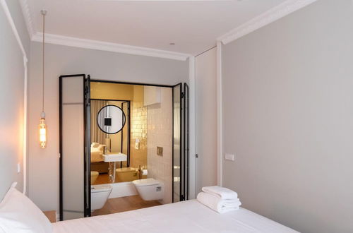 Photo 3 - Feel Porto Downtown Charming Apartment II