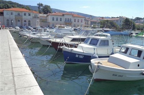 Photo 33 - Impeccable 3-bedrooms Apartment in Rab 1-9 Pers