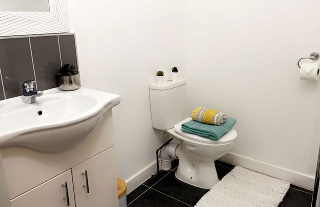 Inviting 2-bed Apartment in Wakefield Charming - Foto 26