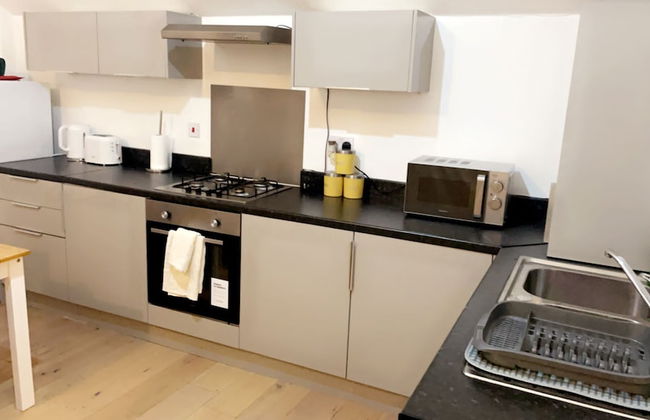 Inviting 2-bed Apartment in Wakefield Charming - Foto 19