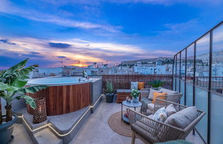 Photo 1 - Topfloor Getaway Balcony&hot Tub+acropolis View