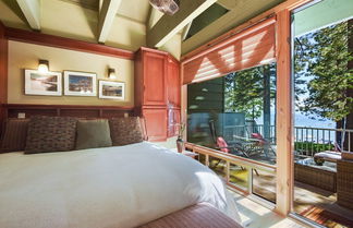 Photo 3 - Beachfront Ski Cabin