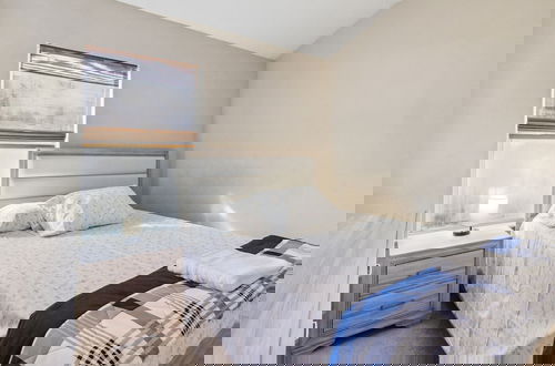 Photo 5 - Exquisite Waterfront Retreat - Pet Friendly by RedAwning